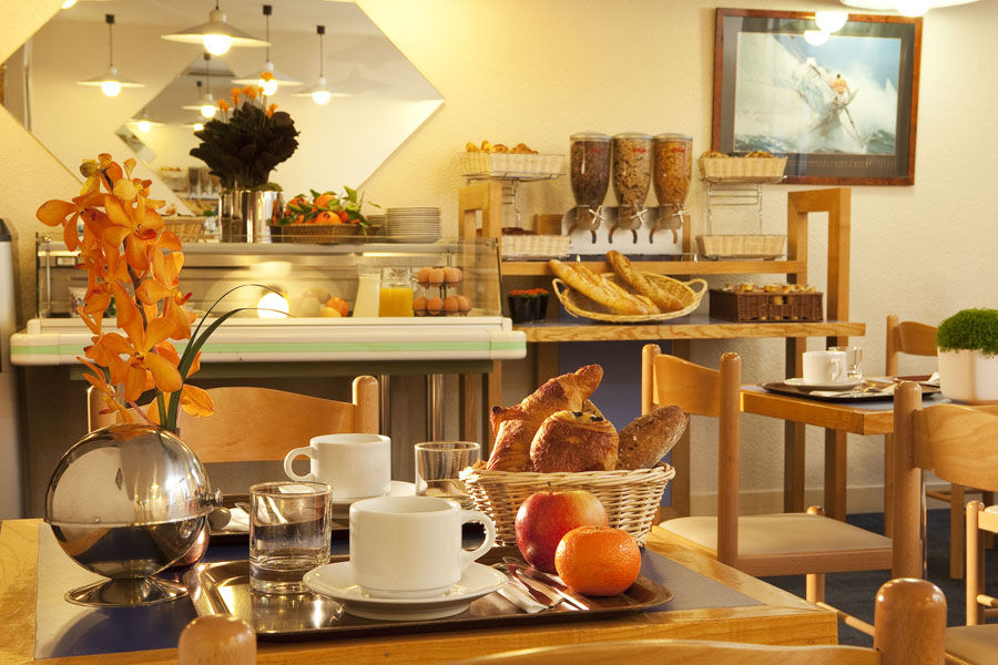 Du Plat D'etain Parigi