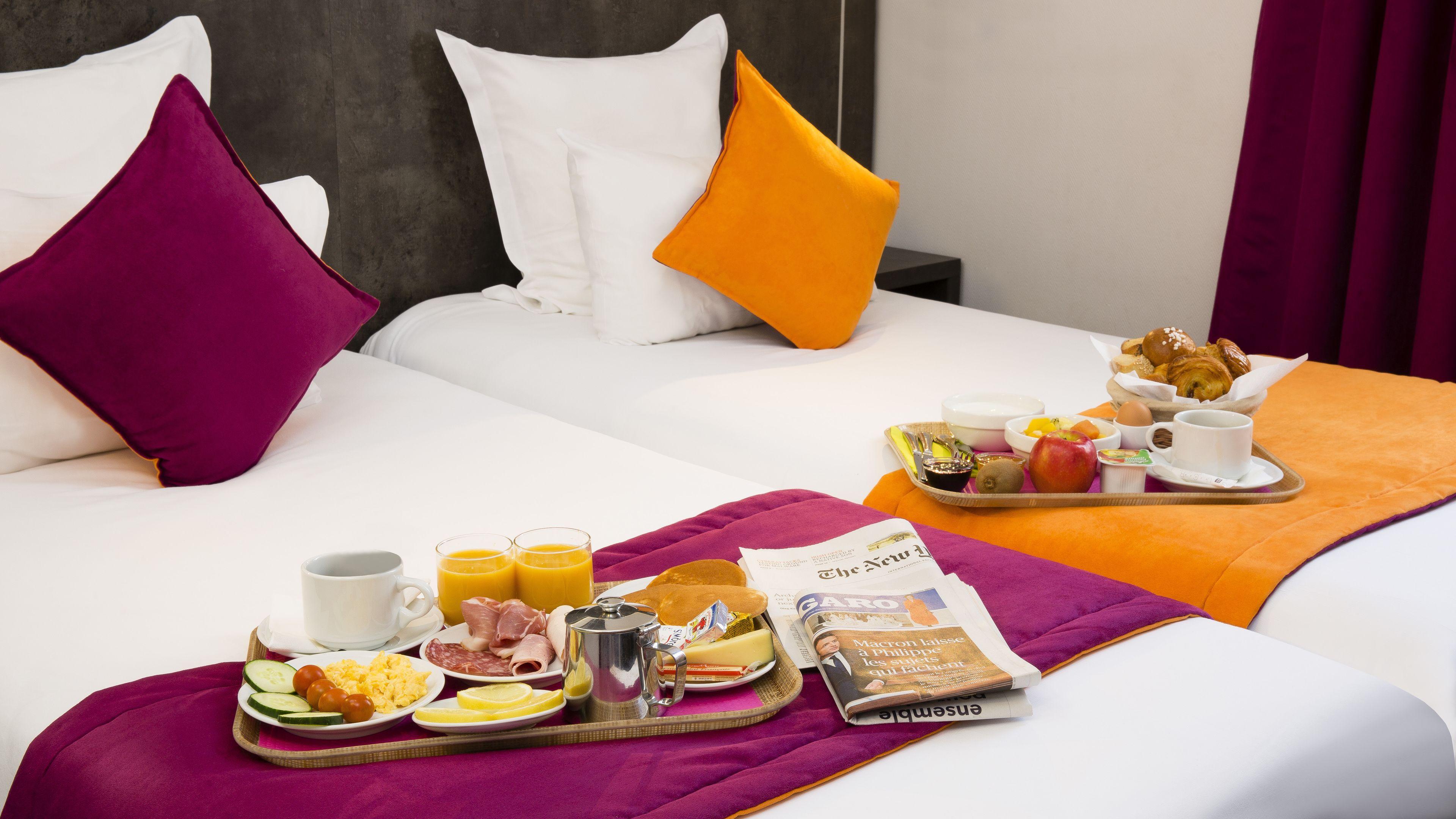 Du Plat D'etain Parigi